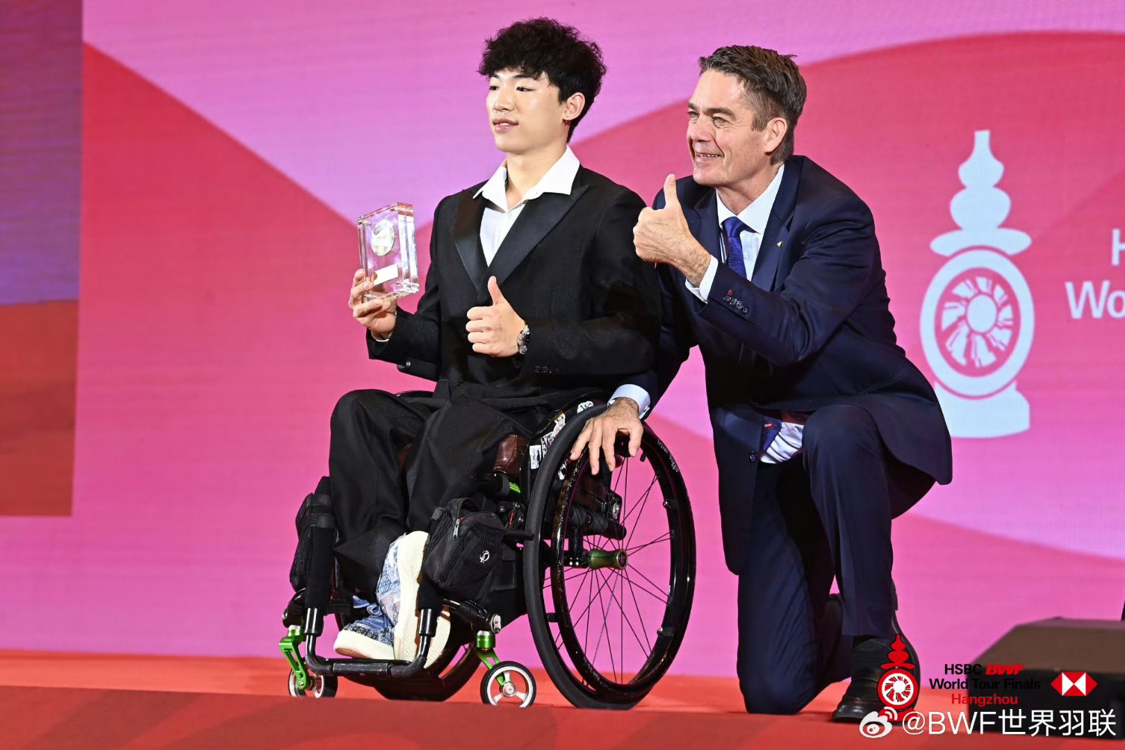 力拼胜利！球员奋勇争夺冠军宝座的简单介绍