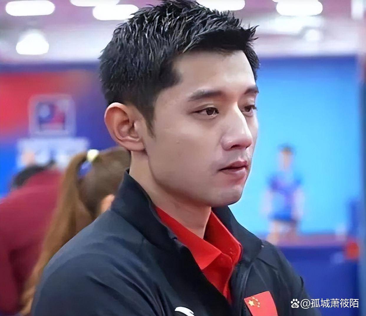 乒乓球名将张继科备战次轮比赛