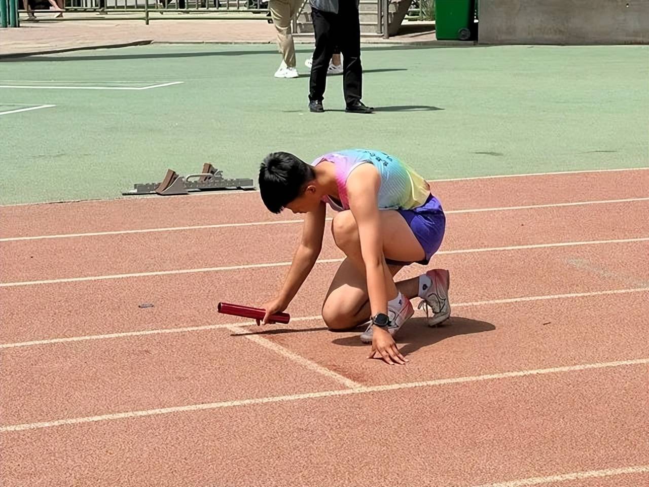 运动员们在比赛中展现出色体能