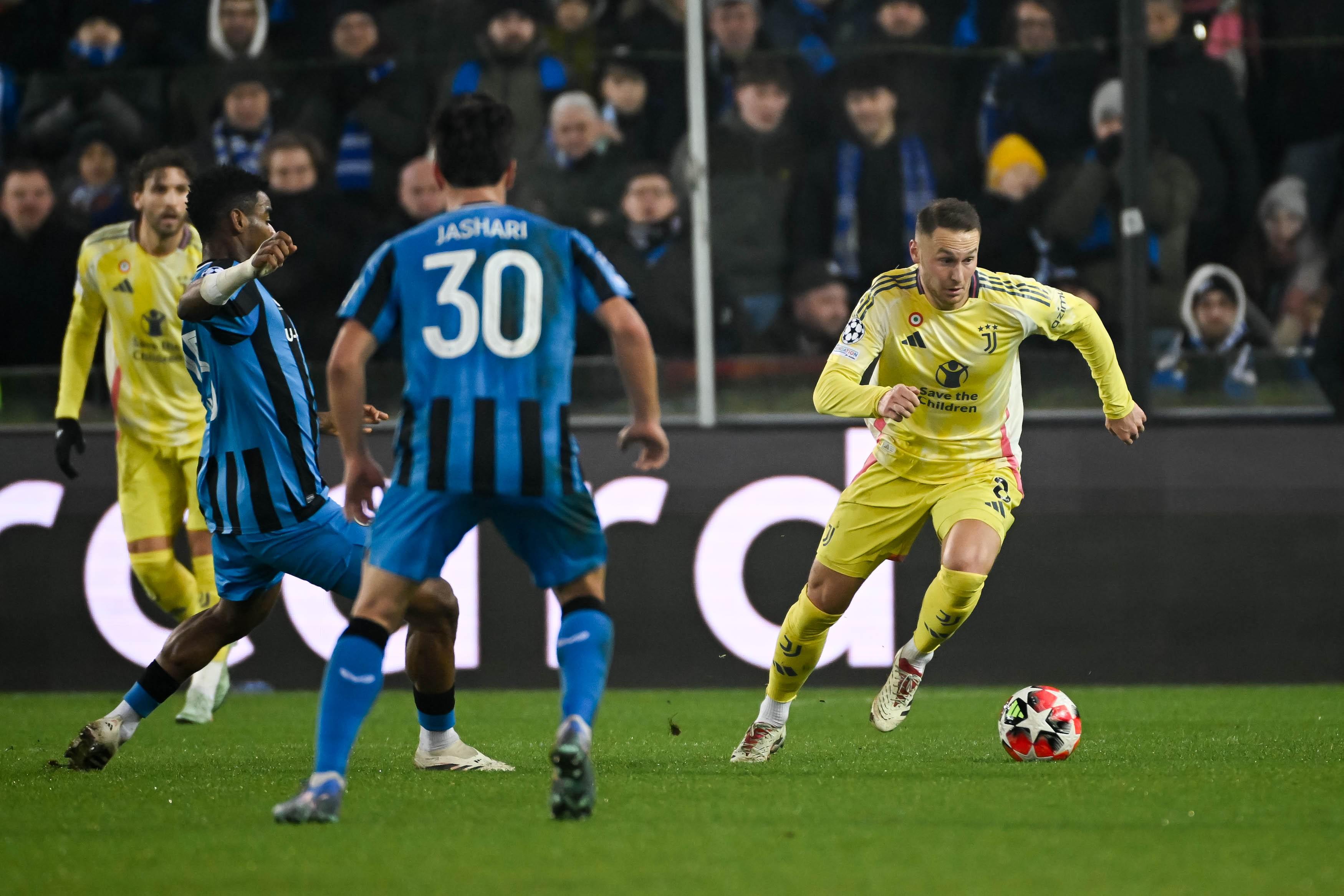 尤文图斯客场胜鲁尔、小组第一提前出线! 尤文图斯客场胜鲁尔、小组第一提前出线!