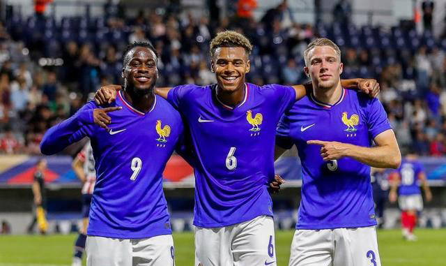 关于拜仁慕尼黑赛季前景备受盘问,谁将勇夺冠军的信息 关于拜仁慕尼黑赛季前景备受盘问,谁将勇夺冠军的信息