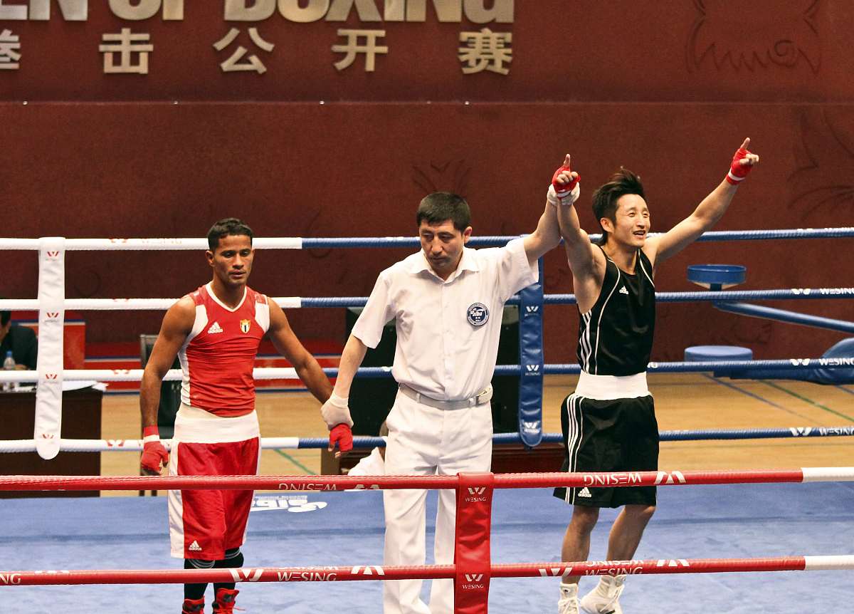 青年球员展现出色表现赢得观众掌声 青年球员展现出色表现赢得观众掌声