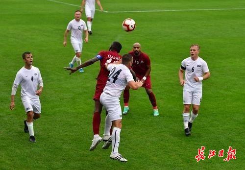 开云体育入口-热血场边战火四起足球热情四世界