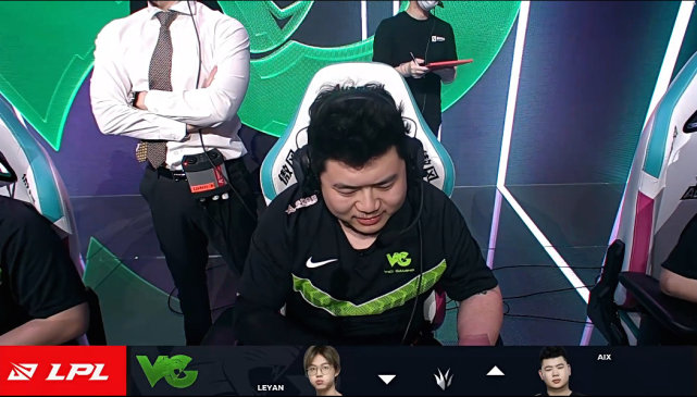 CLG碾压MAD,Kanavi完成史诗逆转焦点之战2025世界赛,锁定晋级资格的简单介绍 CLG碾压MAD,Kanavi完成史诗逆转焦点之战2025世界赛,锁定晋级资格的简单介绍