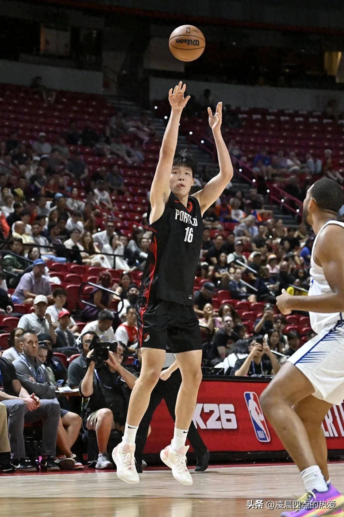 球员们展现了出色的状态,篮球比赛惊艳世界! 球员们展现了出色的状态,篮球比赛惊艳世界!