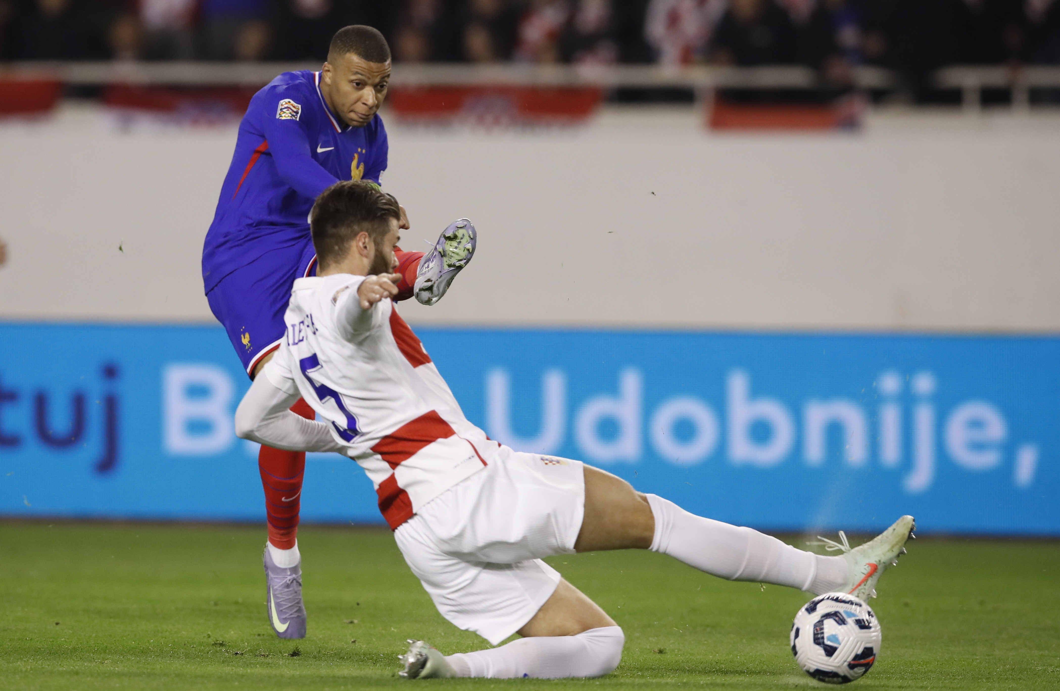 关于克罗地亚队在欧国联比赛中展现出强大气势,称霸赛场!的信息 关于克罗地亚队在欧国联比赛中展现出强大气势,称霸赛场!的信息