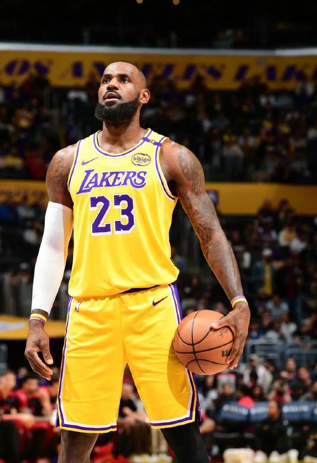 热火主场击败湖人,终结对手的五连胜 热火主场击败湖人,终结对手的五连胜