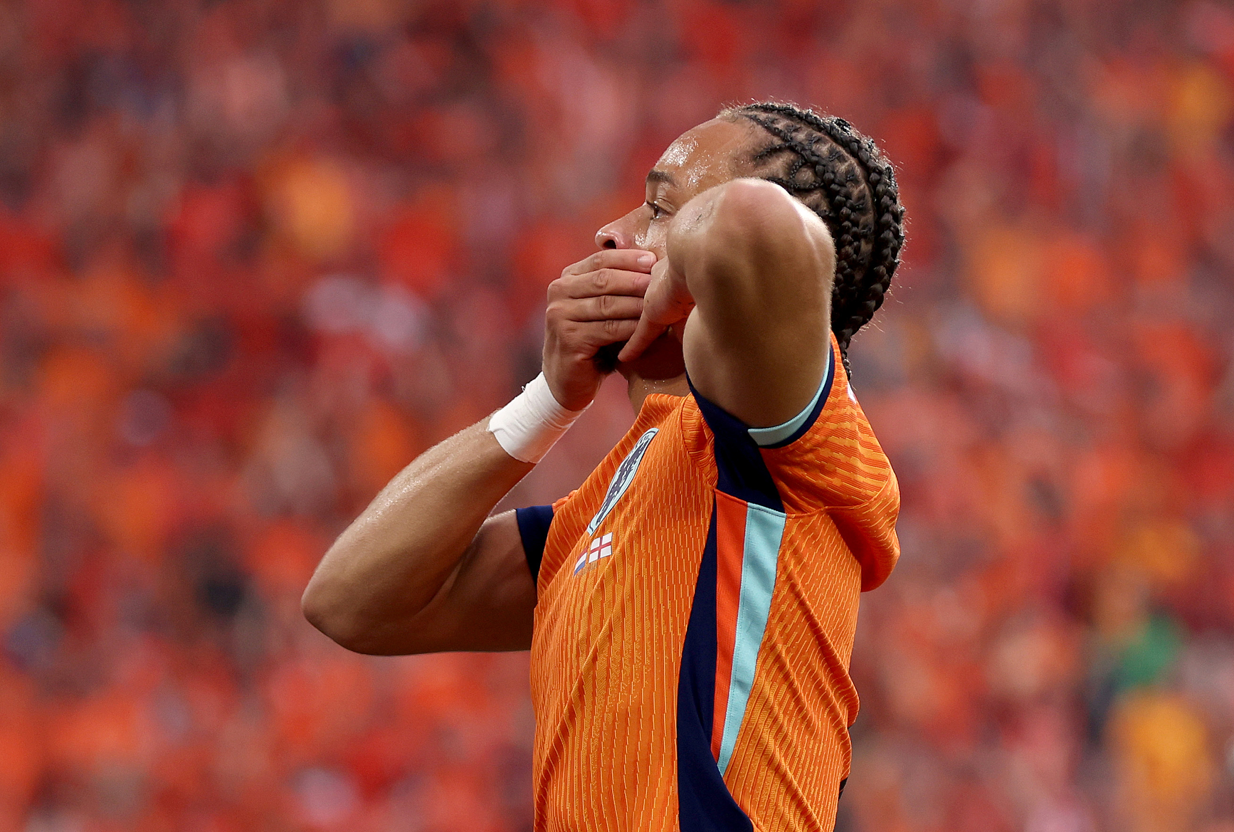 开云官网-英格兰队惨败，遗憾离开欧洲杯