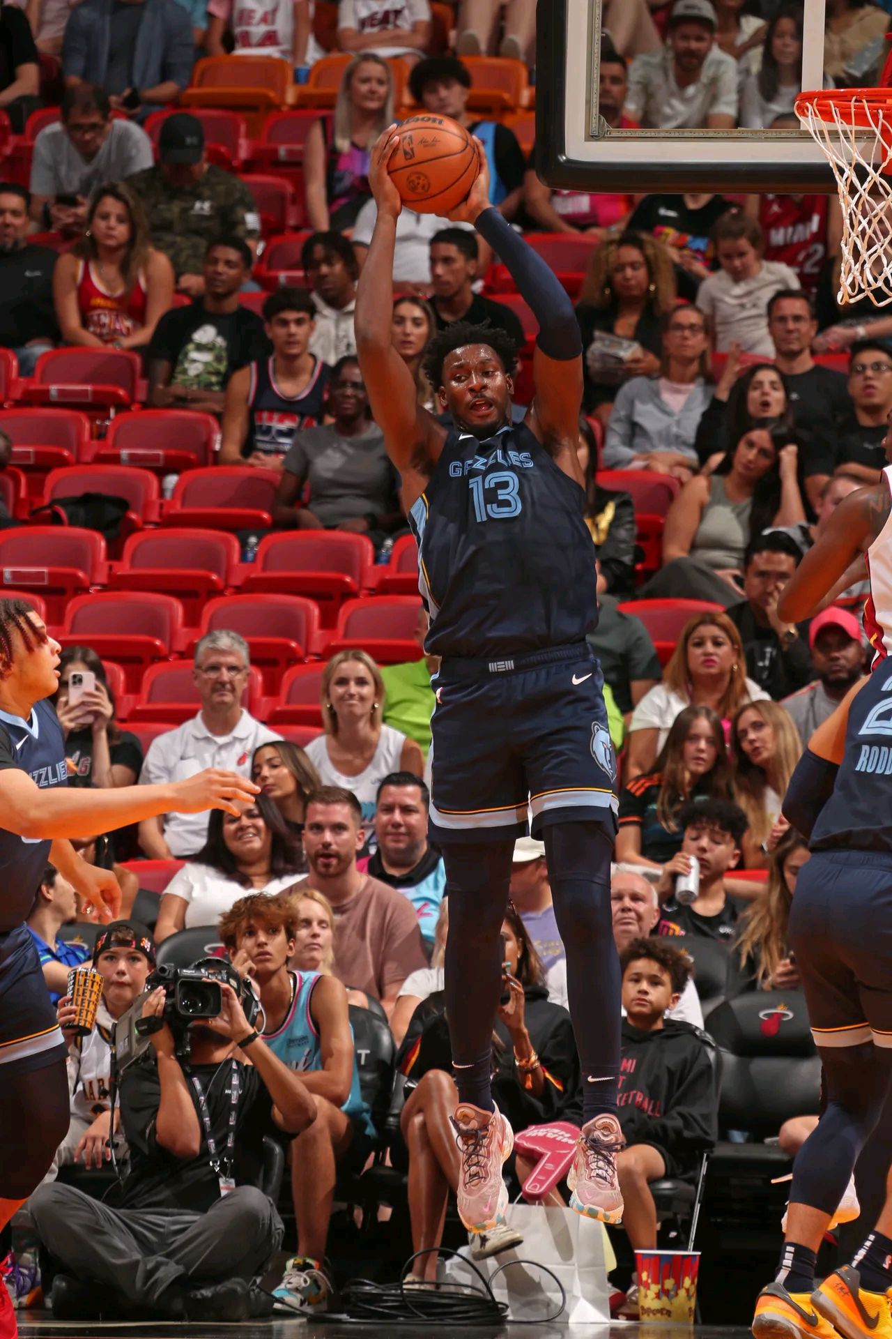 关于快船主场大胜灰熊,小南斯尤纳斯率队攻势狂潮的信息 关于快船主场大胜灰熊,小南斯尤纳斯率队攻势狂潮的信息