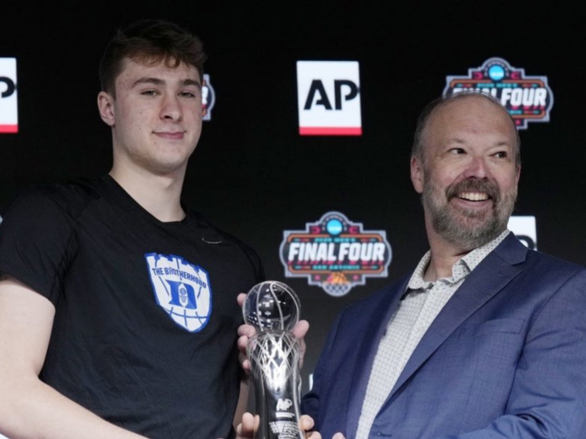 包含美媒评分最高球员再度获得MVP候选的词条 包含美媒评分最高球员再度获得MVP候选的词条