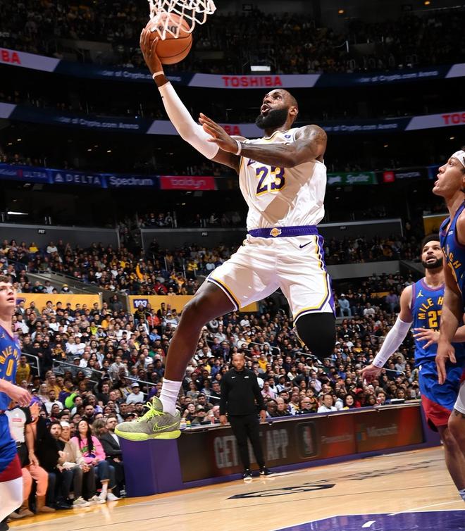 包含勒布朗-詹姆斯成为史上第四位总得分超过三万分的球员的词条 包含勒布朗-詹姆斯成为史上第四位总得分超过三万分的球员的词条