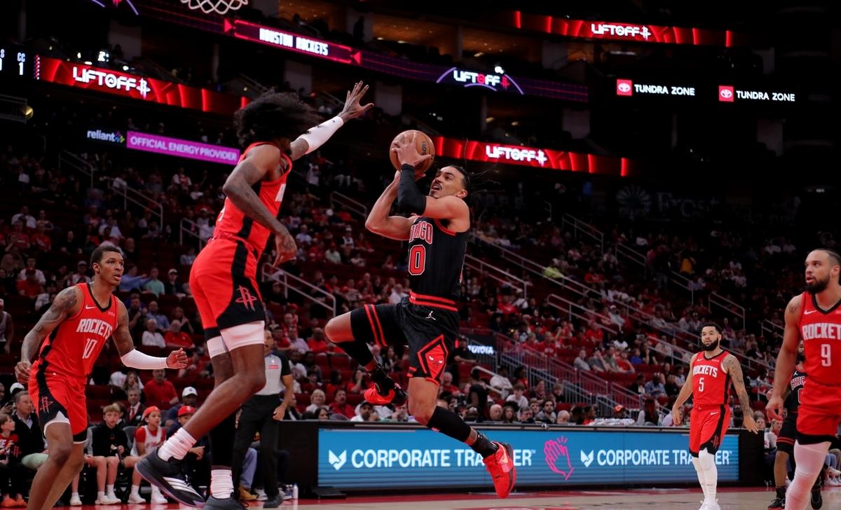 活塞连胜终结,经典大战火箭险胜 活塞连胜终结,经典大战火箭险胜