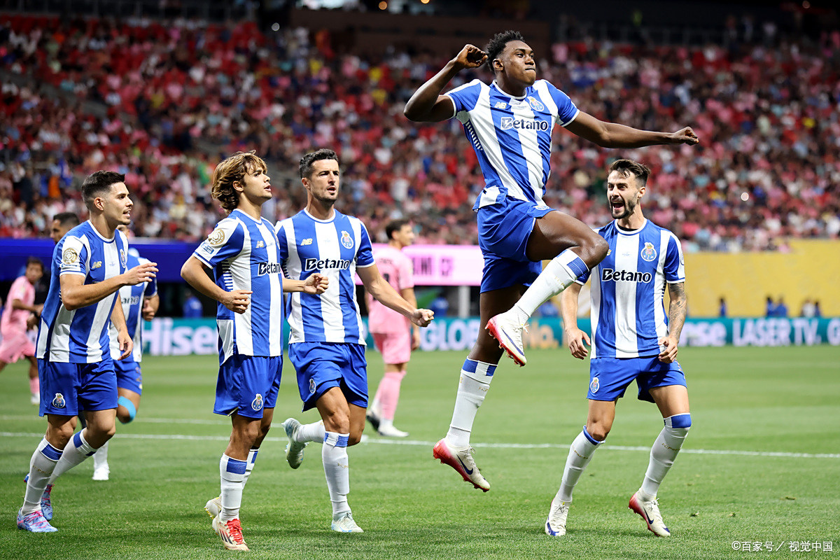 沙尔克遭遇连败,降级压力持续加大 沙尔克遭遇连败,降级压力持续加大