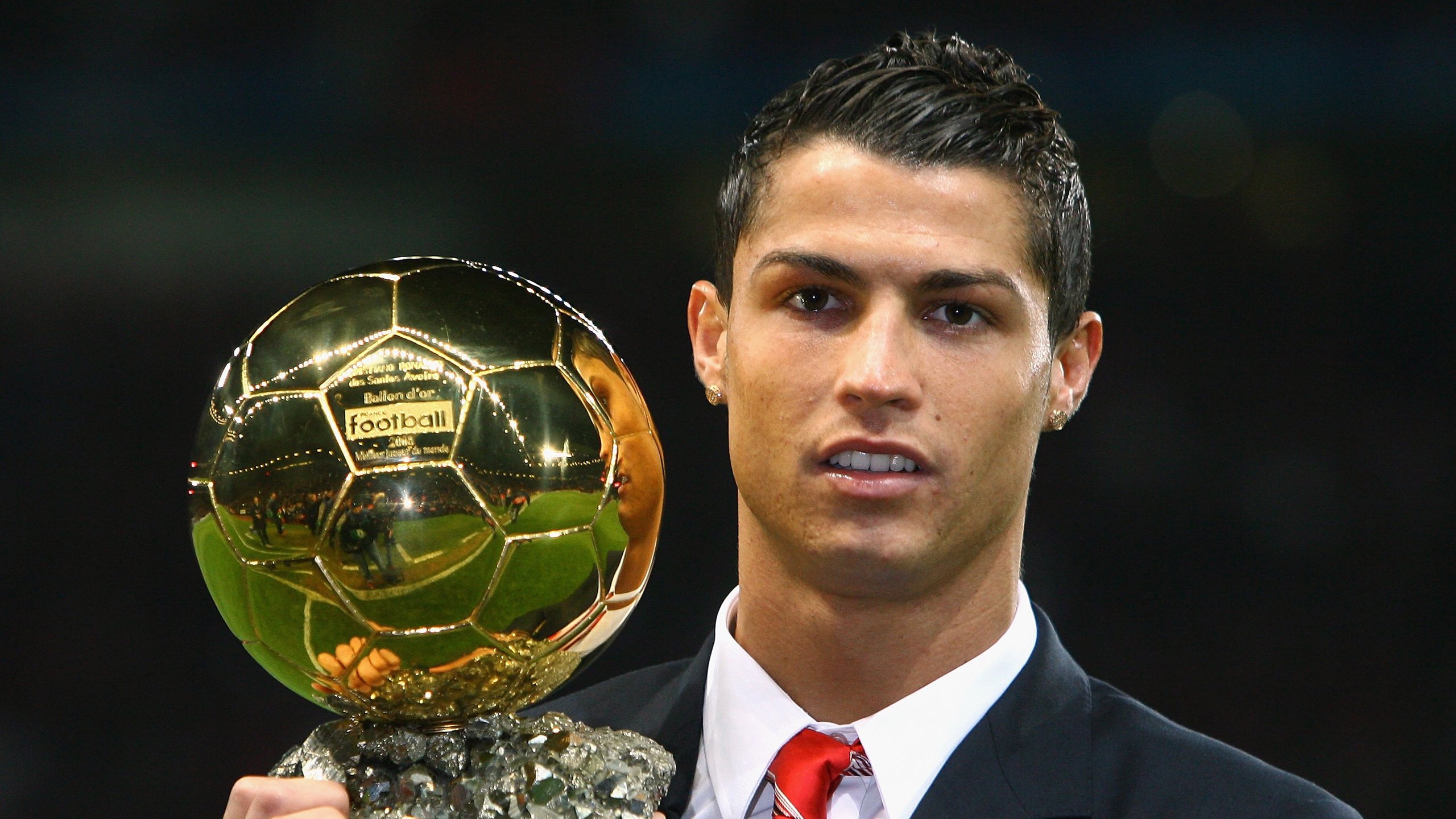 开云体育app-当内马尔完成攻防两端统治，一场希腊神祇对里昂的打穿如何成为足球史上无法复制的孤本？