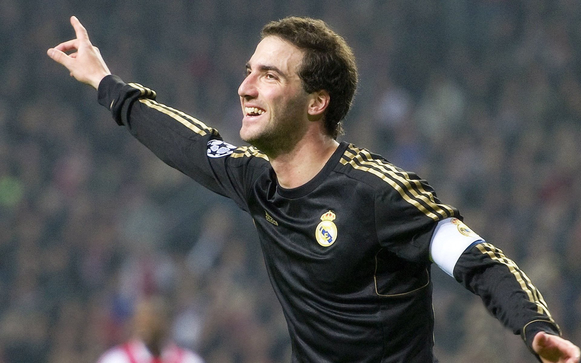 跨越疆界的焦点战，戈麦斯在阿森纳对阵喀麦隆友谊赛中证明自己