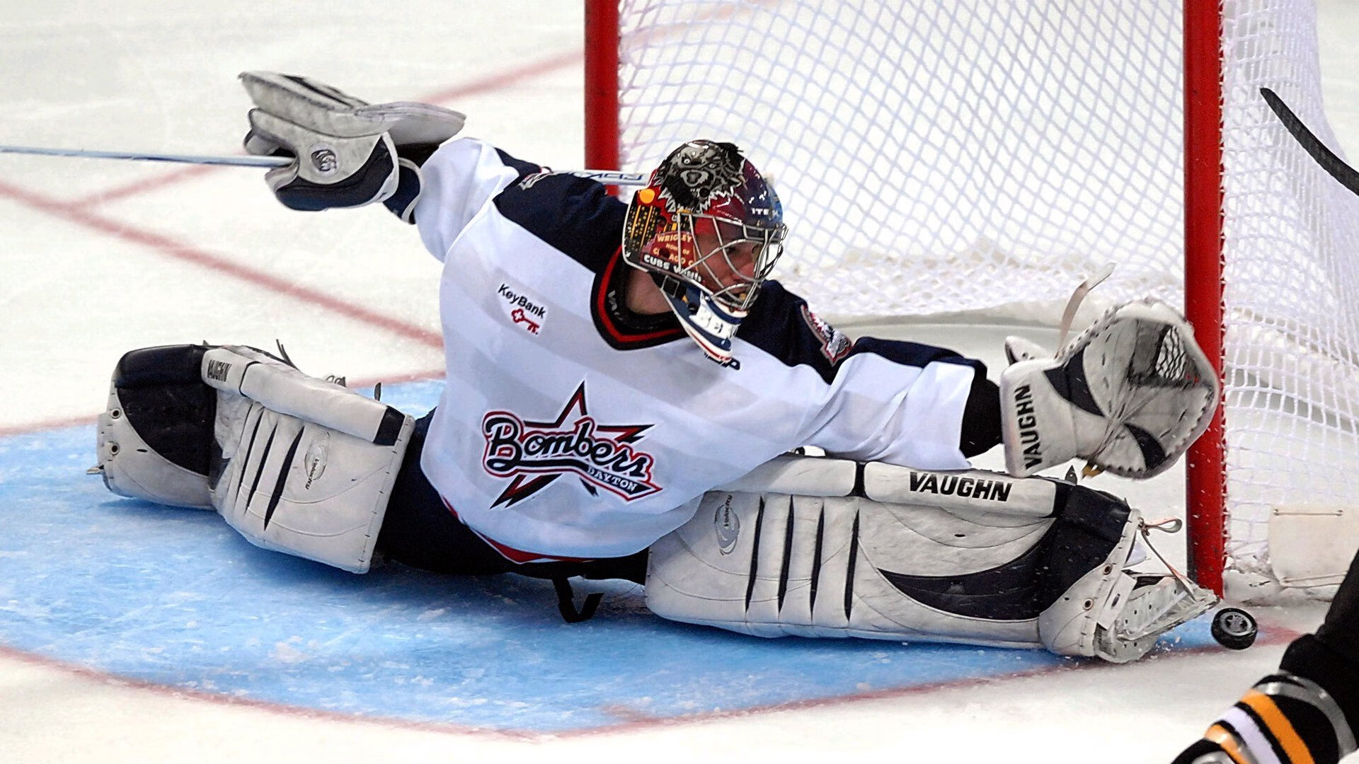 王座前的裂隙，当贝恩以一场伟大屠戮，将黄蜂的防线撕成齑粉